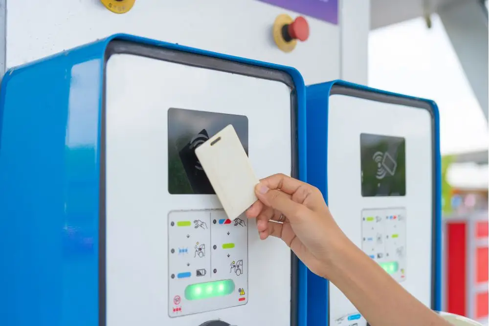 Lectores RFID: Fijos vs. móviles: ¿Qué lector deberías elegir?